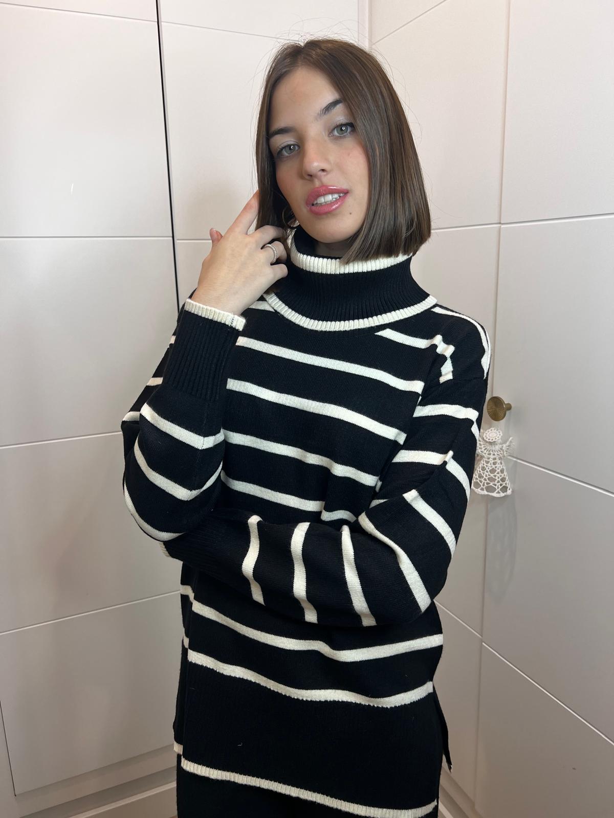 Conjunto de punto con rayas cuello