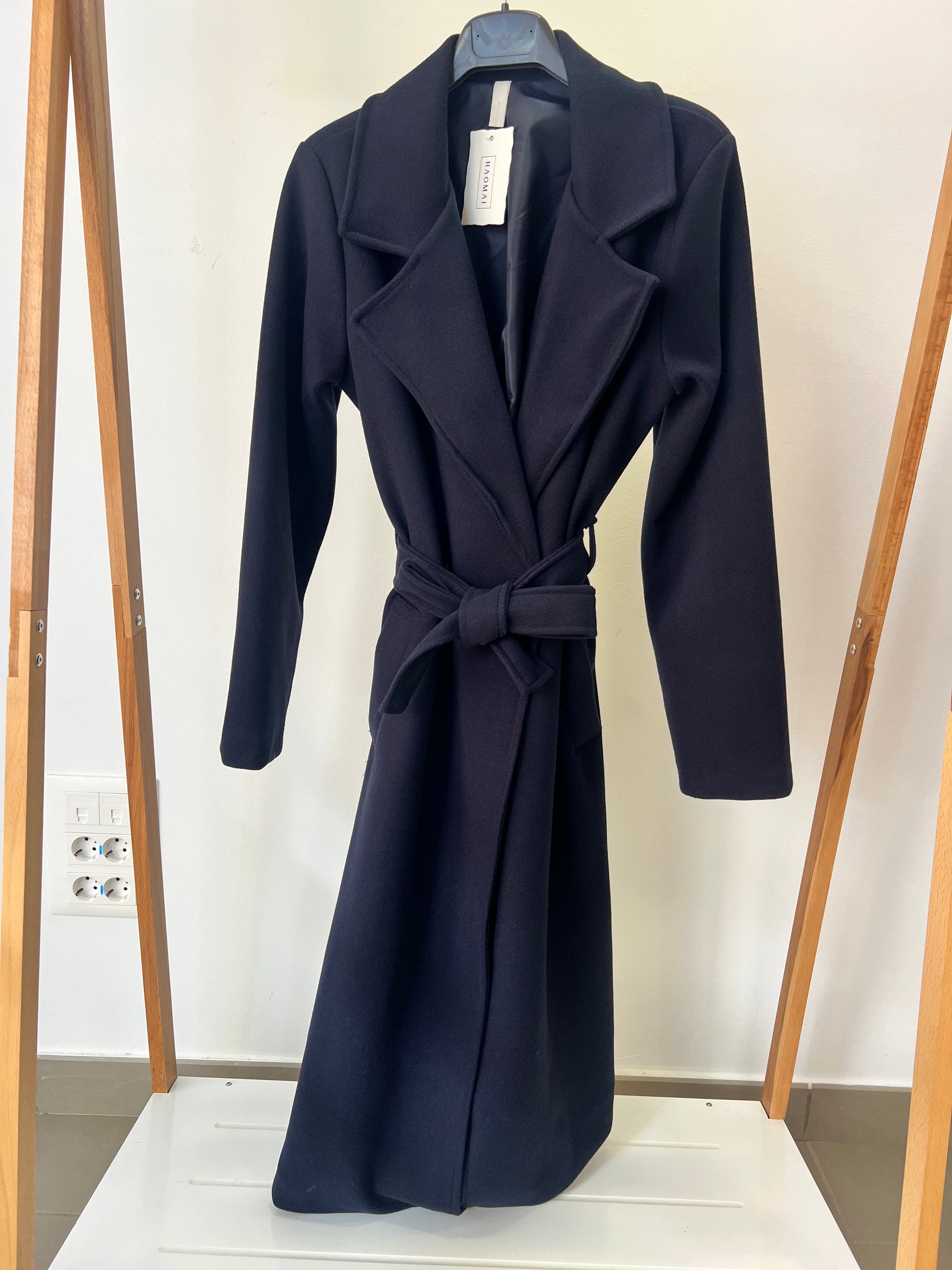 Abrigo Midi de Paño con Forro – Colección Premium