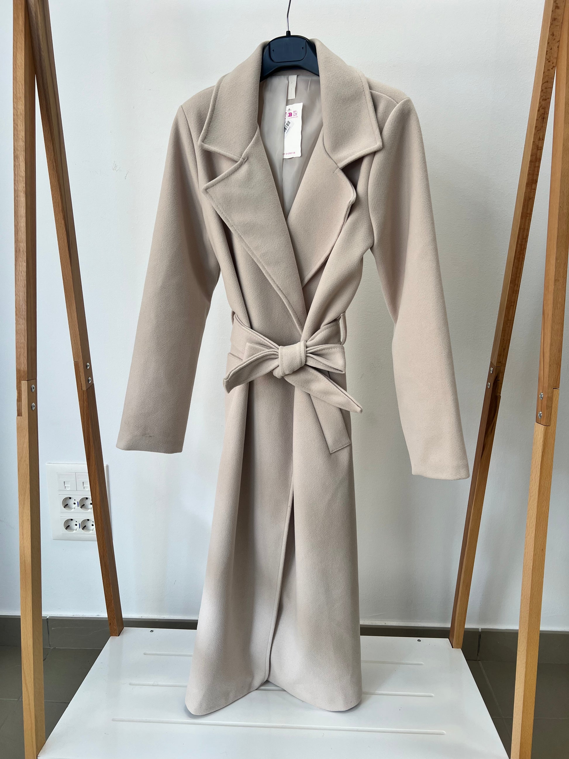 Abrigo Midi de Paño con Forro – Colección Premium