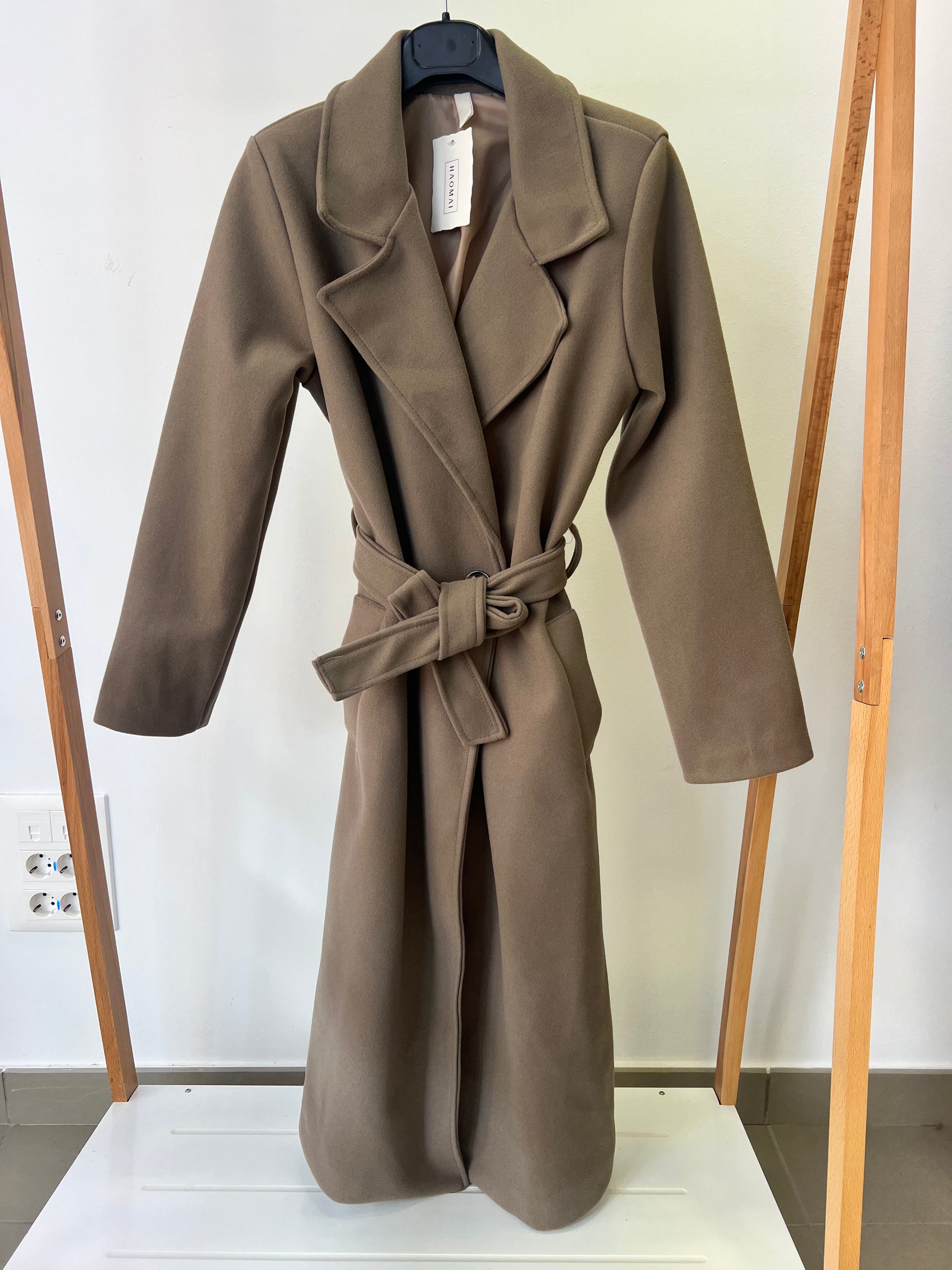 Abrigo Midi de Paño con Forro – Colección Premium