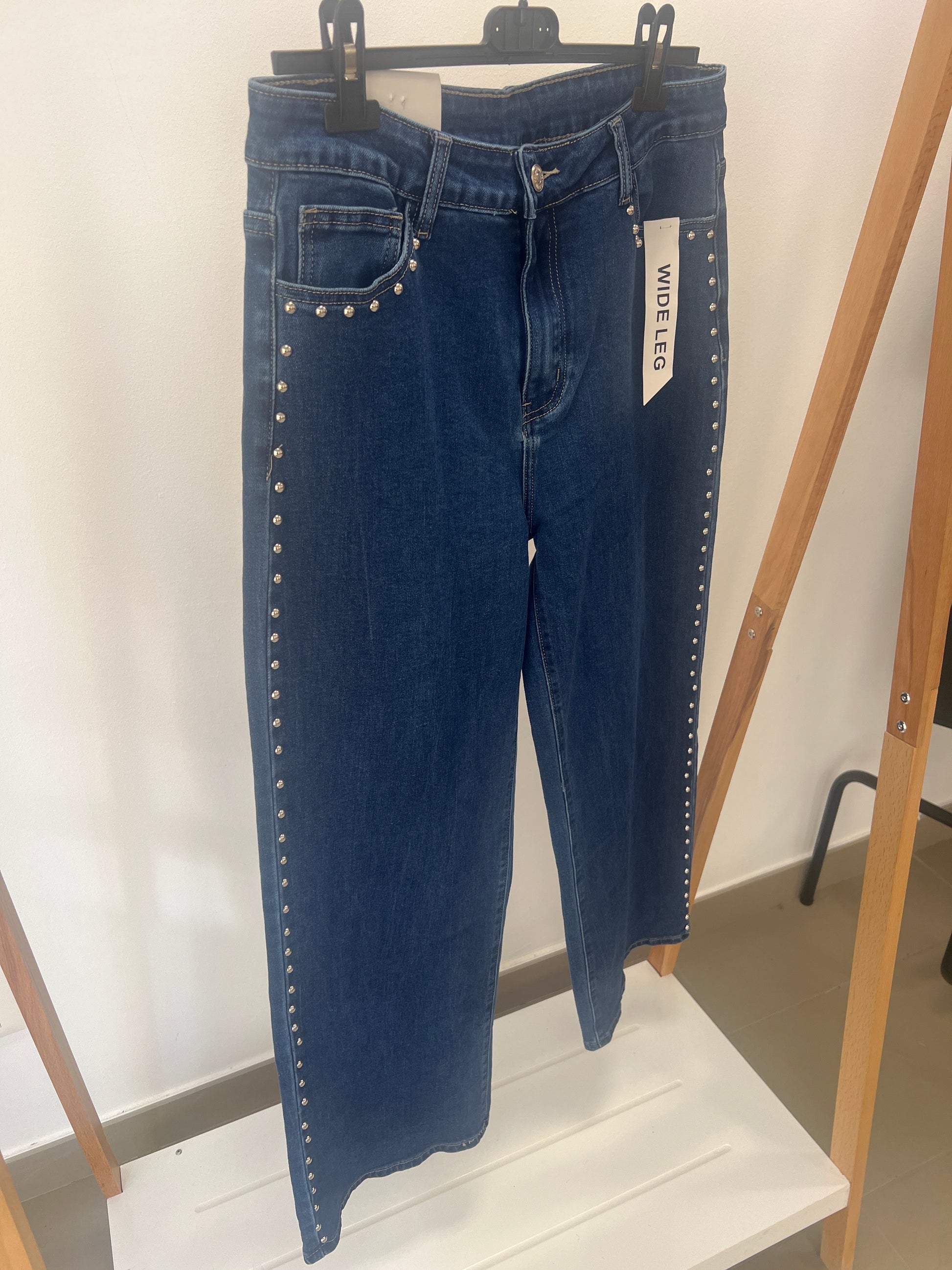 Jean Wide Leg con Tachuelas
