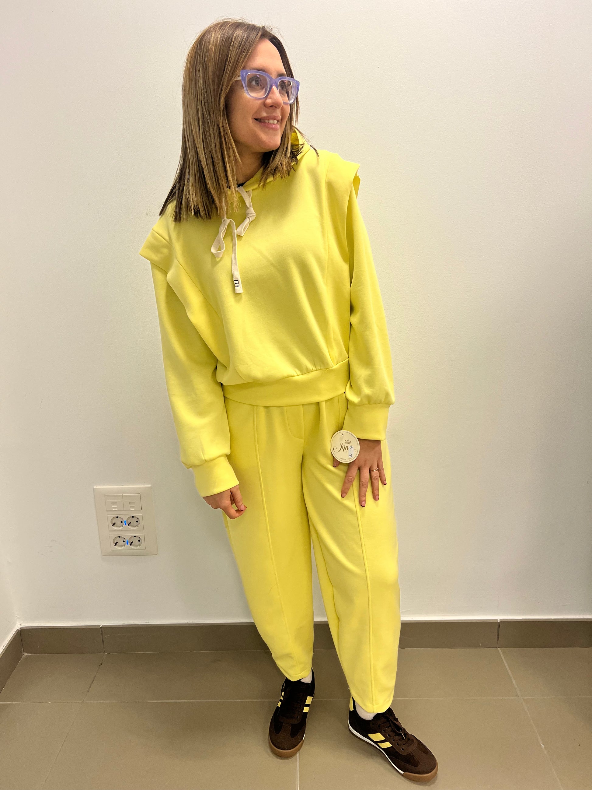 Conjunto Deportivo Amarillo con Sudadera y Pantalón