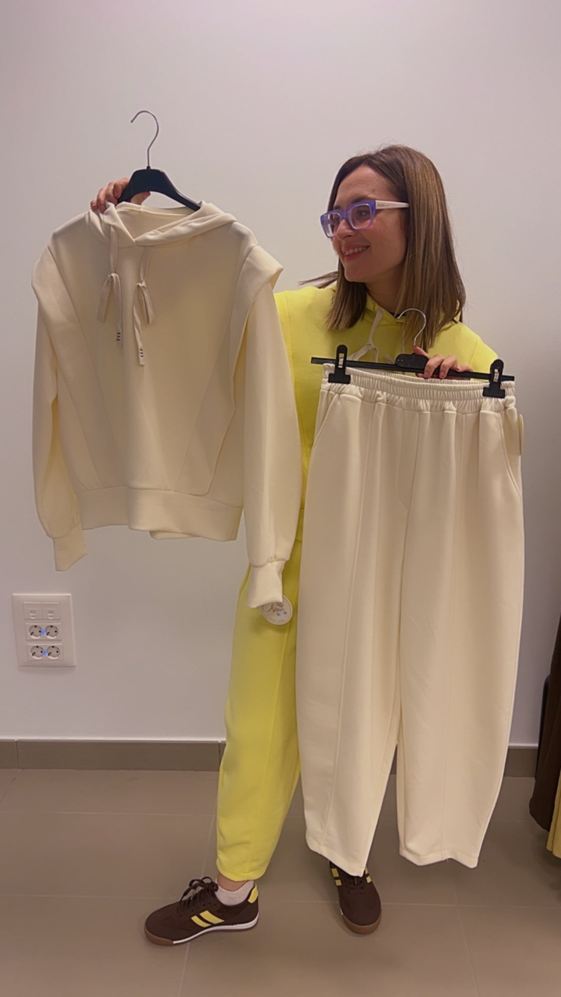 Conjunto Deportivo Amarillo con Sudadera y Pantalón